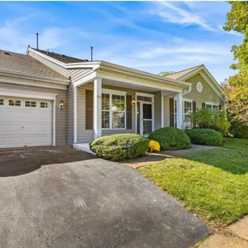 86 Greenlawns Dr-Lakewood-NJ-qlc image of an exterior single story home